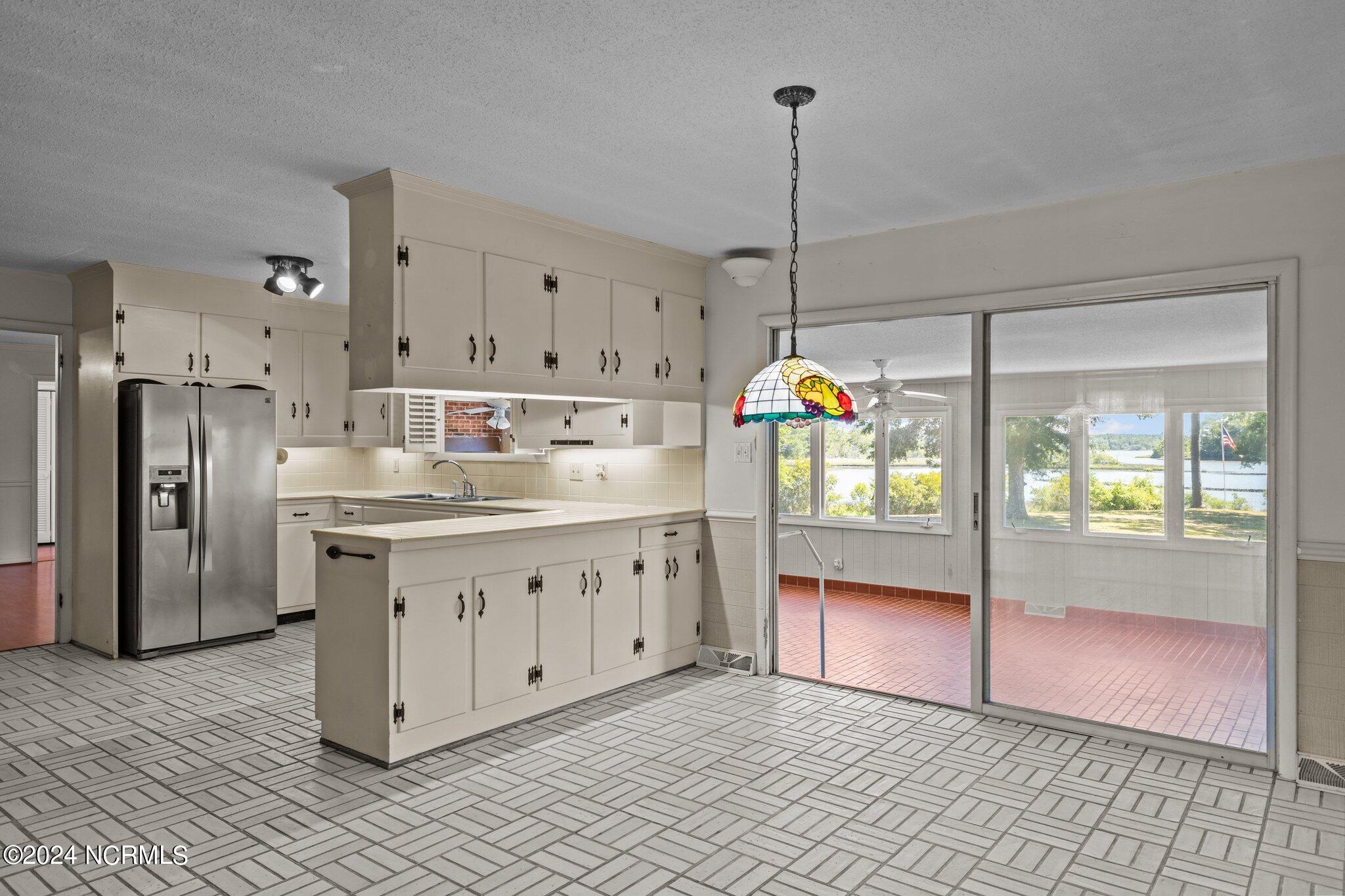 216 Oyster Lane Hubert, NC 28539 - Photo 36 of 80 Breakfast Nook