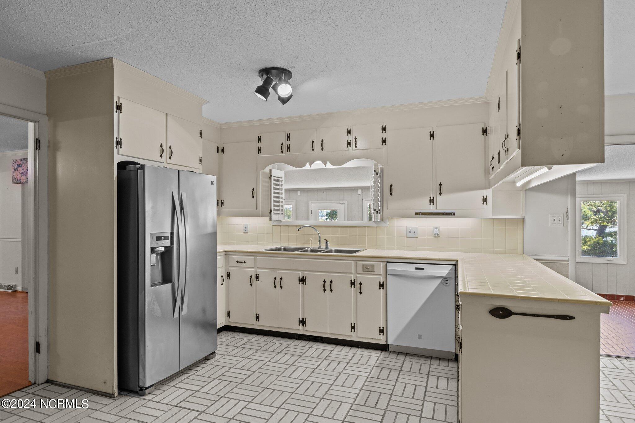 216 Oyster Lane Hubert, NC 28539 - Photo 40 of 80 Kitchen