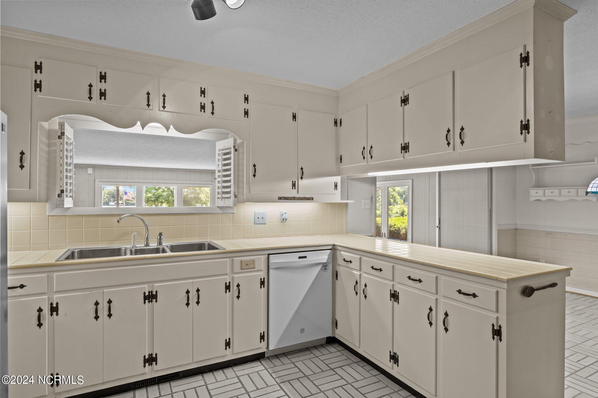 216 Oyster Lane Hubert, NC 28539 - Photo 41 of 80 Kitchen