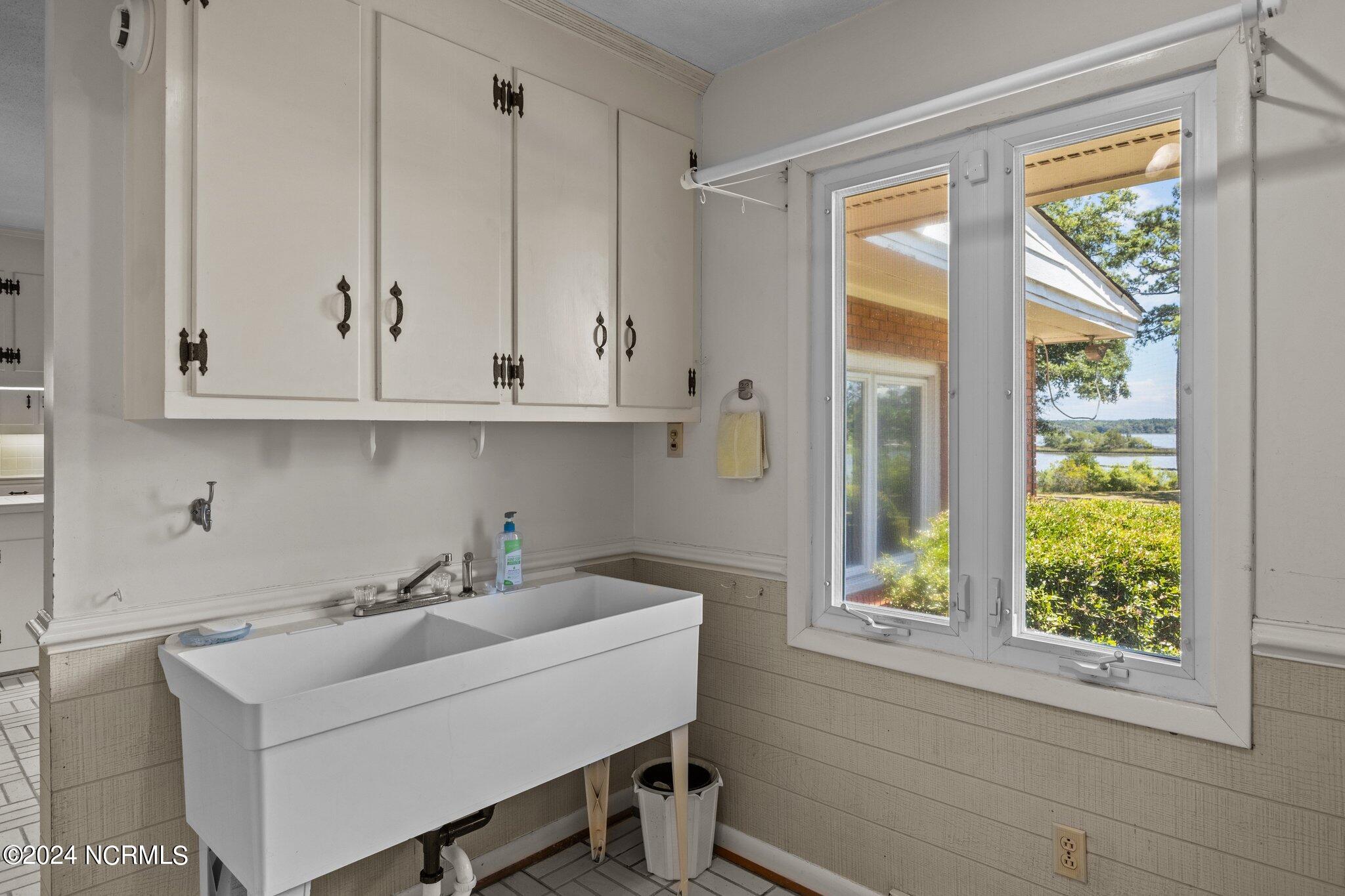 216 Oyster Lane Hubert, NC 28539 - Photo 44 of 80 Laundry Room Basin