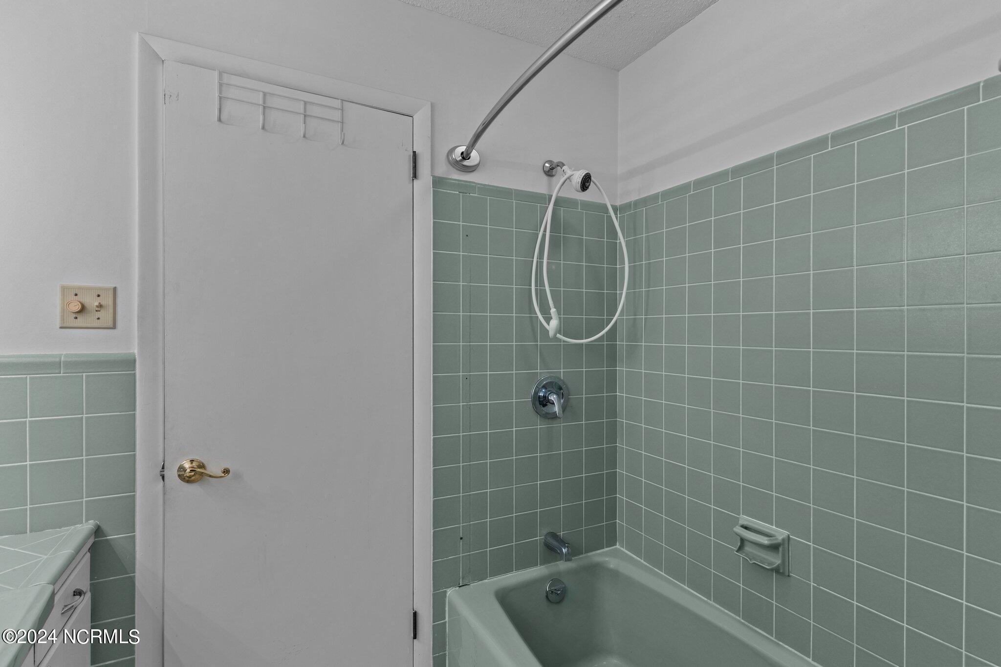 216 Oyster Lane Hubert, NC 28539 - Photo 57 of 80 5th Bath