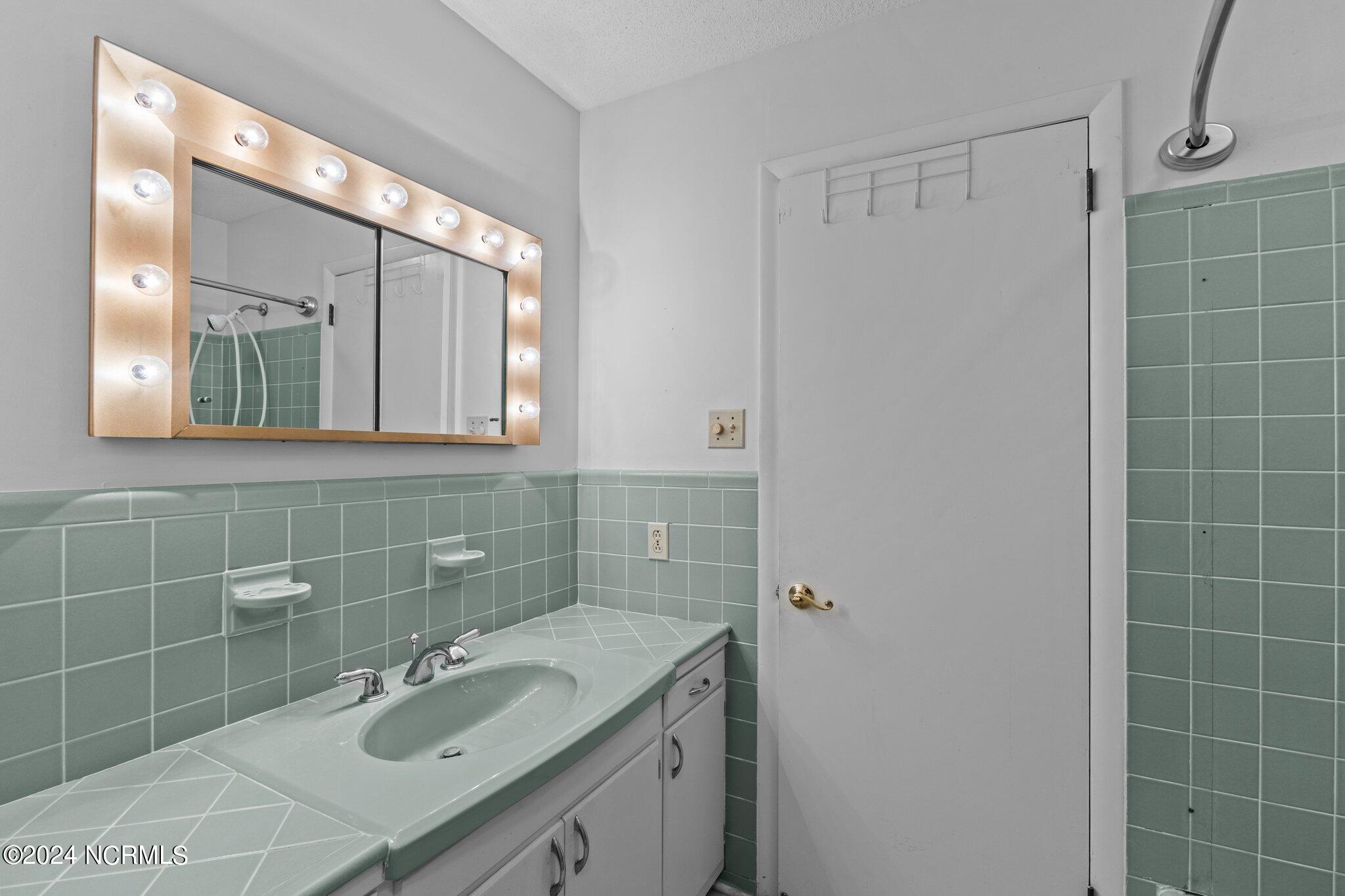 216 Oyster Lane Hubert, NC 28539 - Photo 58 of 80 5th Bath