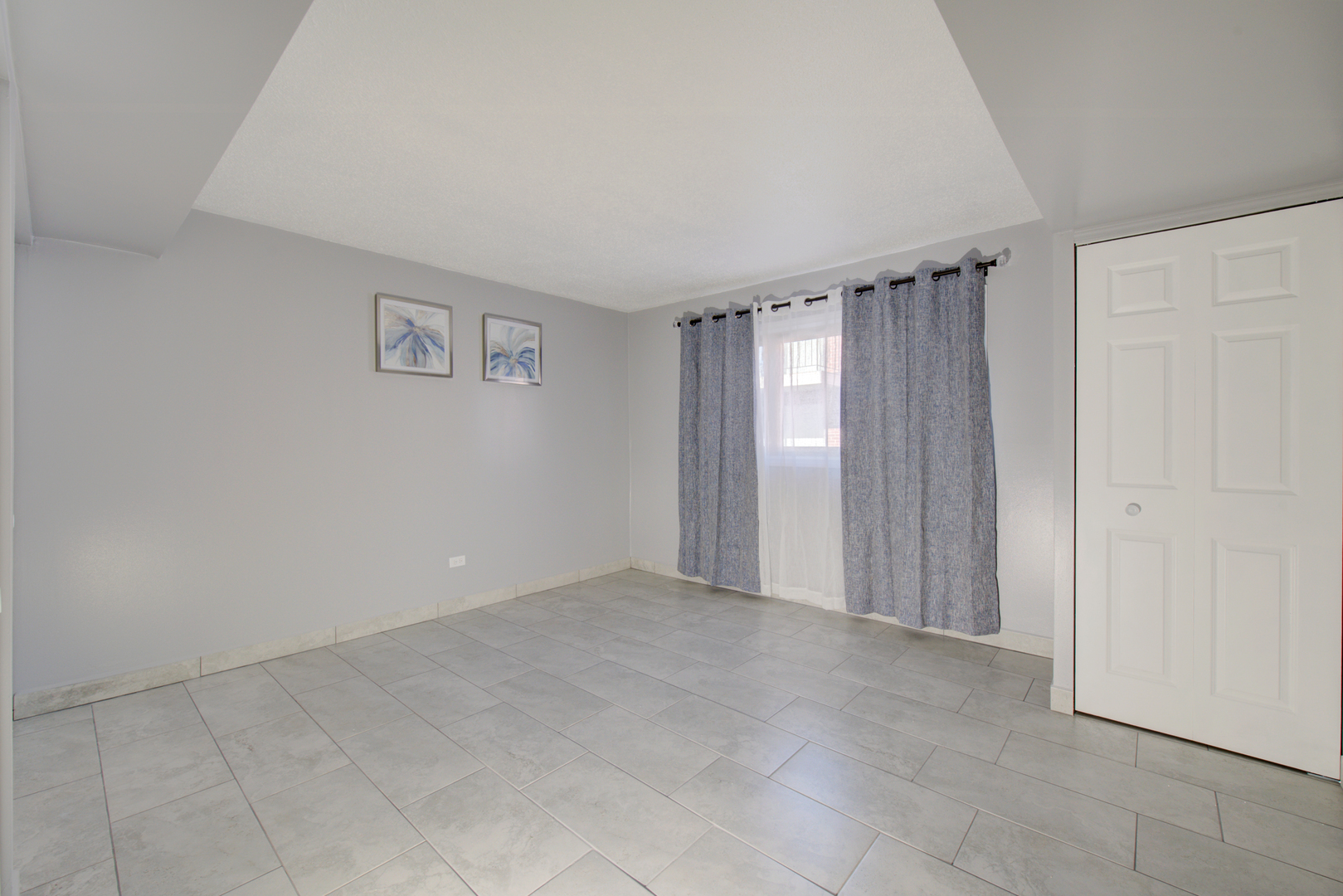 9708 Nottingham Avenue, Unit 5 Chicago Ridge, IL 60415 - Photo 6 of 16 a view of an empty room with a window