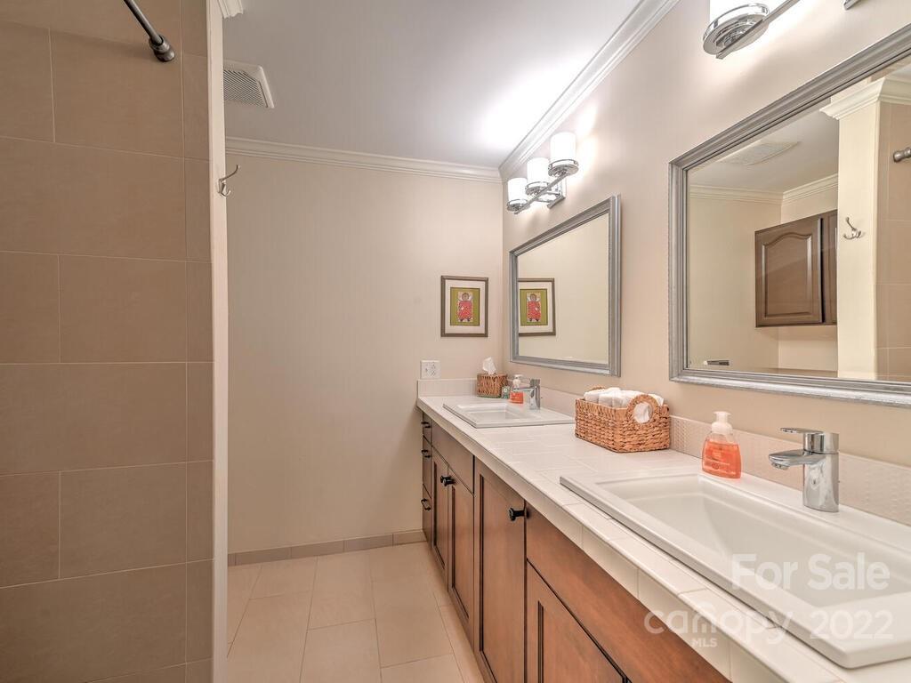 31 Innsbrook Road Asheville, NC 28804 - Photo 32 of 46 Gallery Image 32