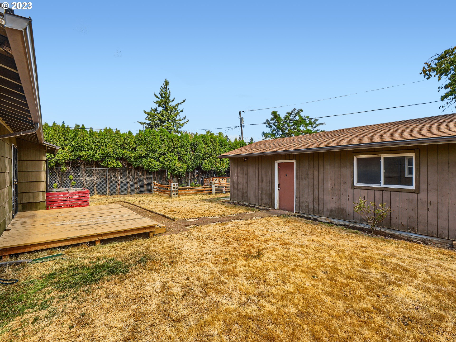 2546 Southeast 176th Place Portland, OR 97236 - Photo 18 of 24 a backyard of a house