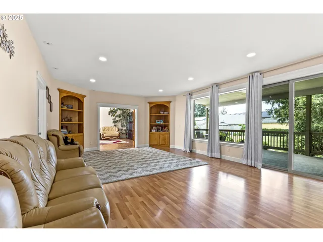 $1,199,997 | 12416 Northeast 39th Street, Vancouver, WA 98682