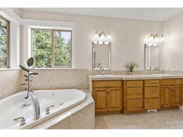 $1,199,997 | 12416 Northeast 39th Street, Vancouver, WA 98682