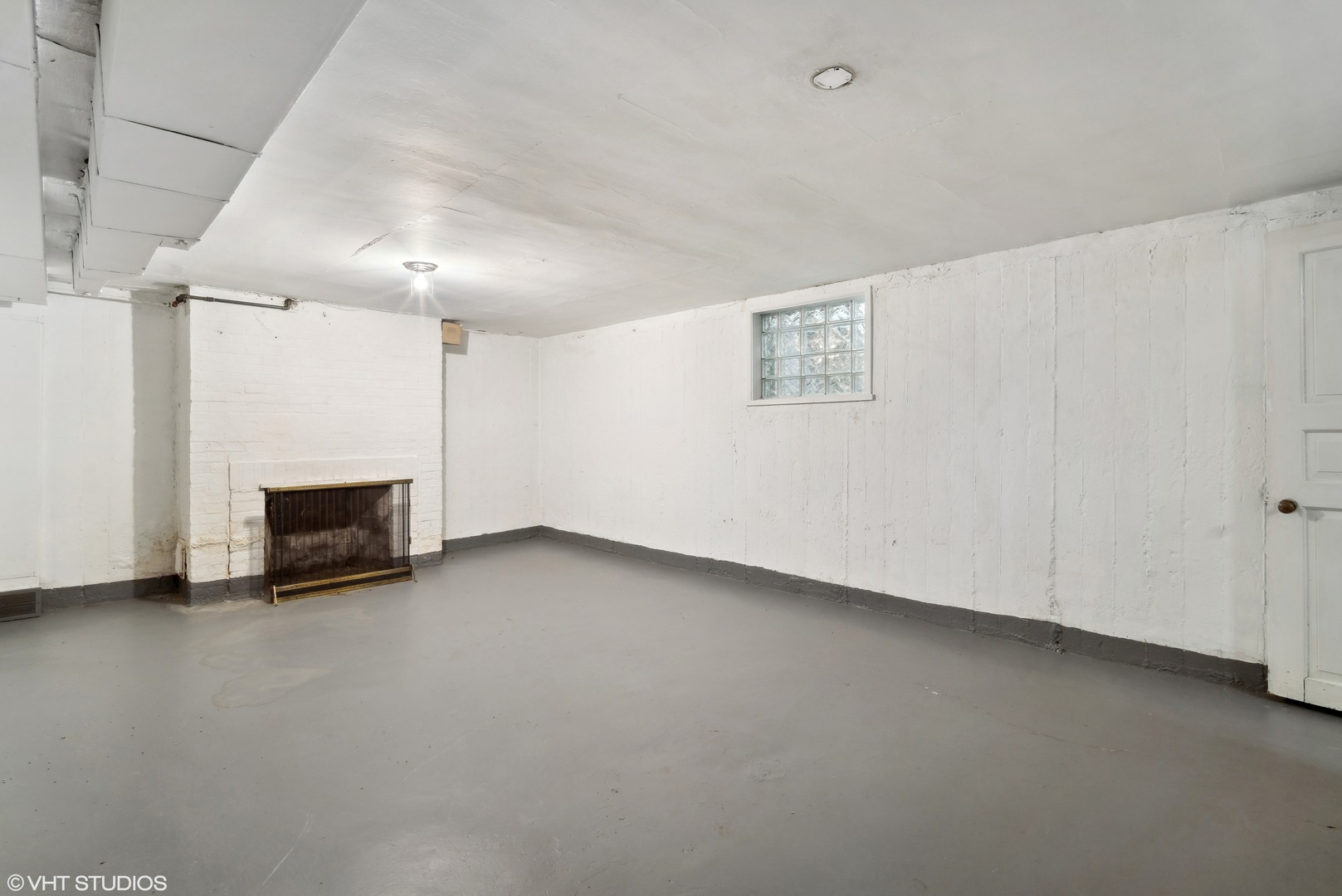 715 Wagner Road Glenview, IL 60025 - Photo 18 of 21 a view of a livingroom with an empty space and a fireplace