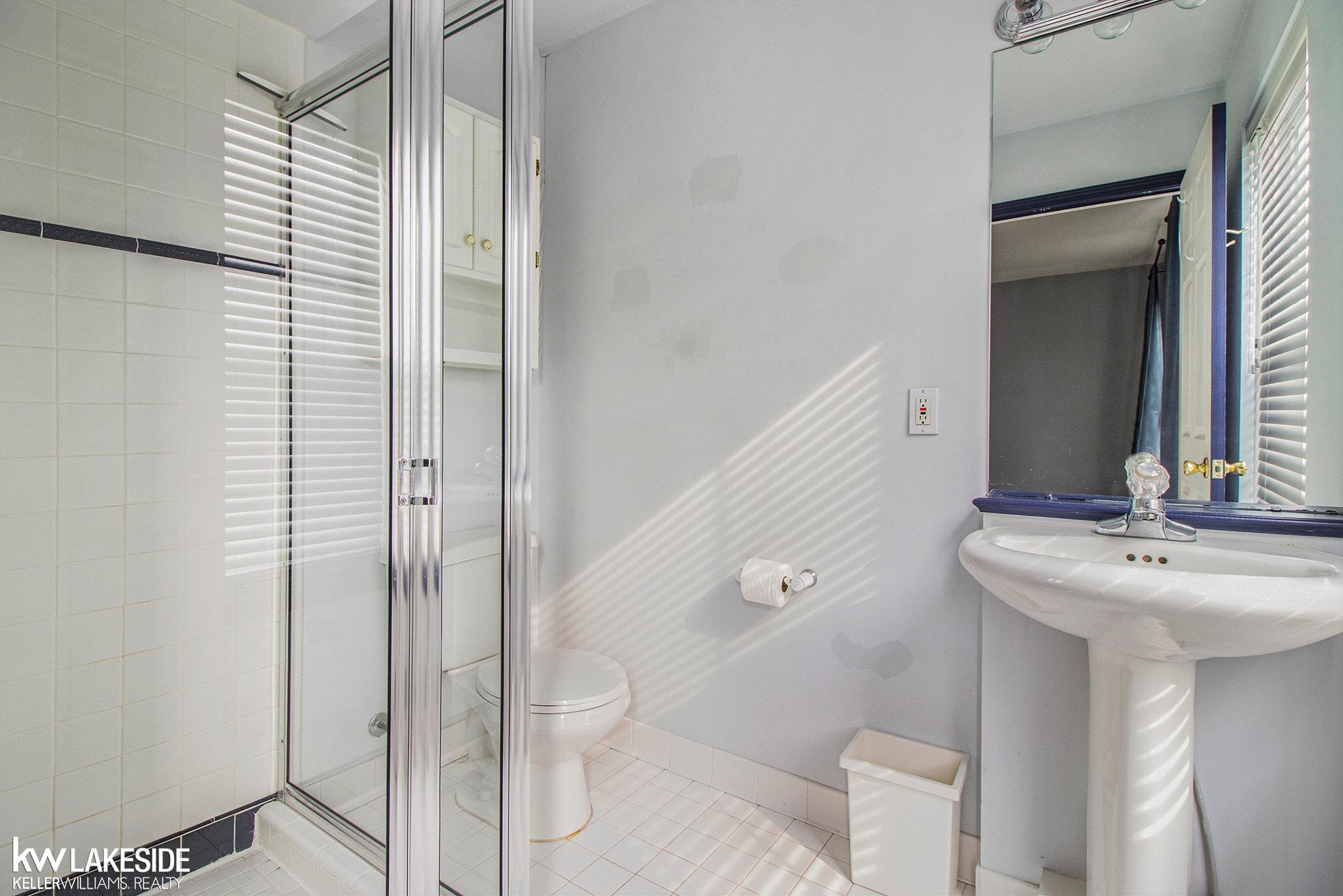 2662 Crooks Road Royal Oak, MI 48073 - Photo 19 of 29 50112435-18.JPG