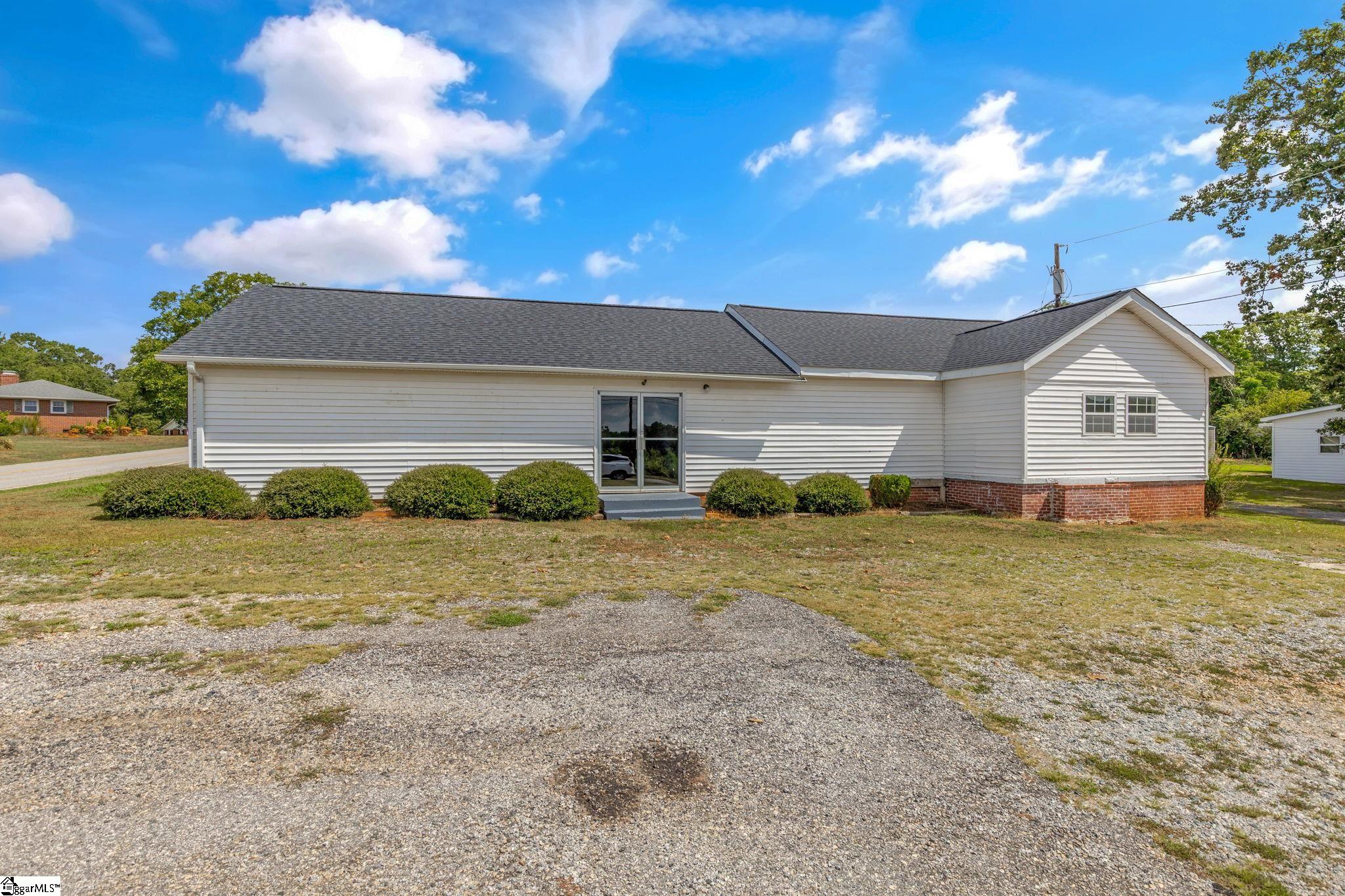 1896 Whitehall Road Anderson, SC 29625 - Photo 3 of 36