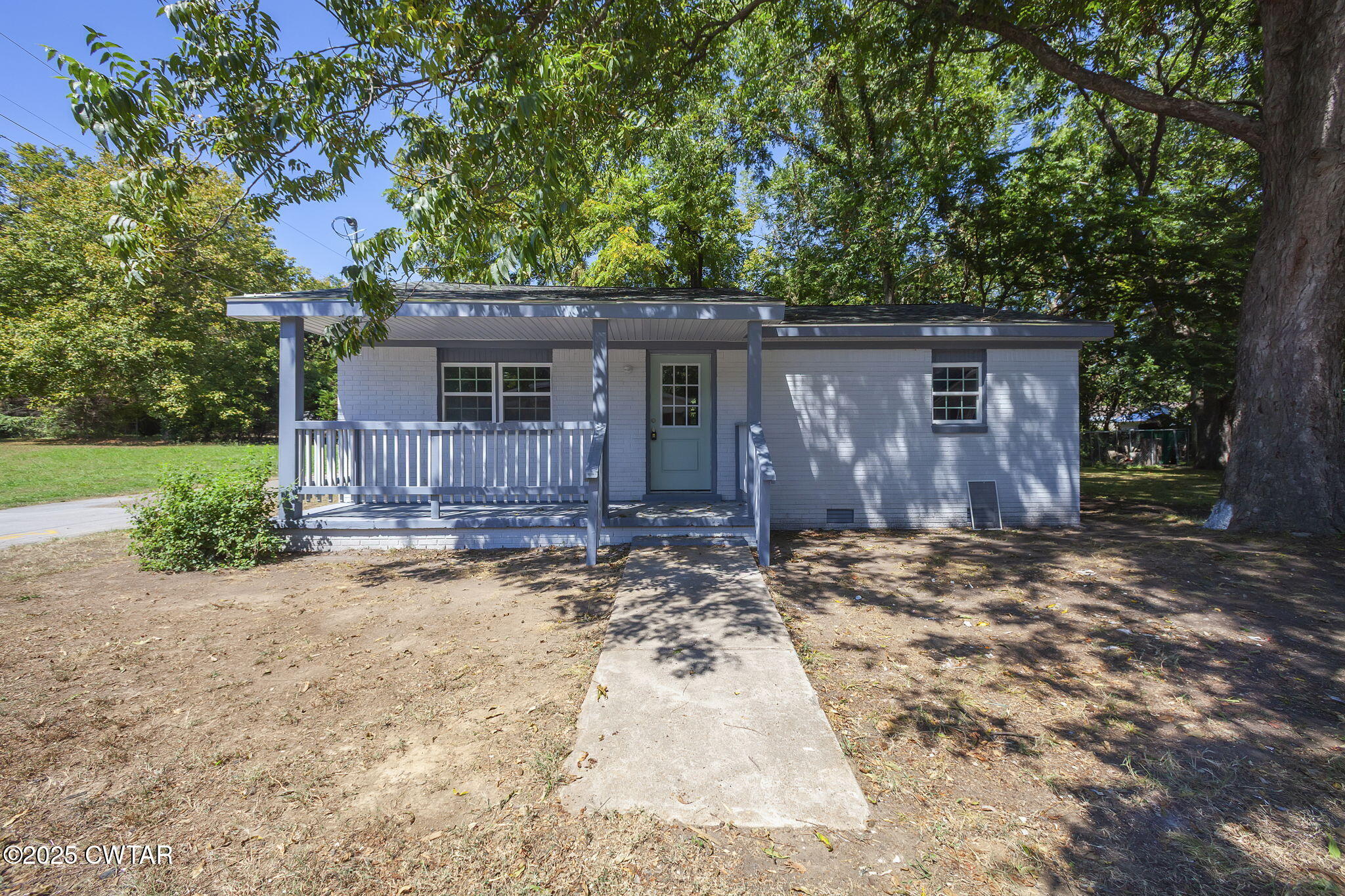 115 Neff Street Jackson, TN 38301 - Photo 1 of 23 a view of a house with a tree in front of it