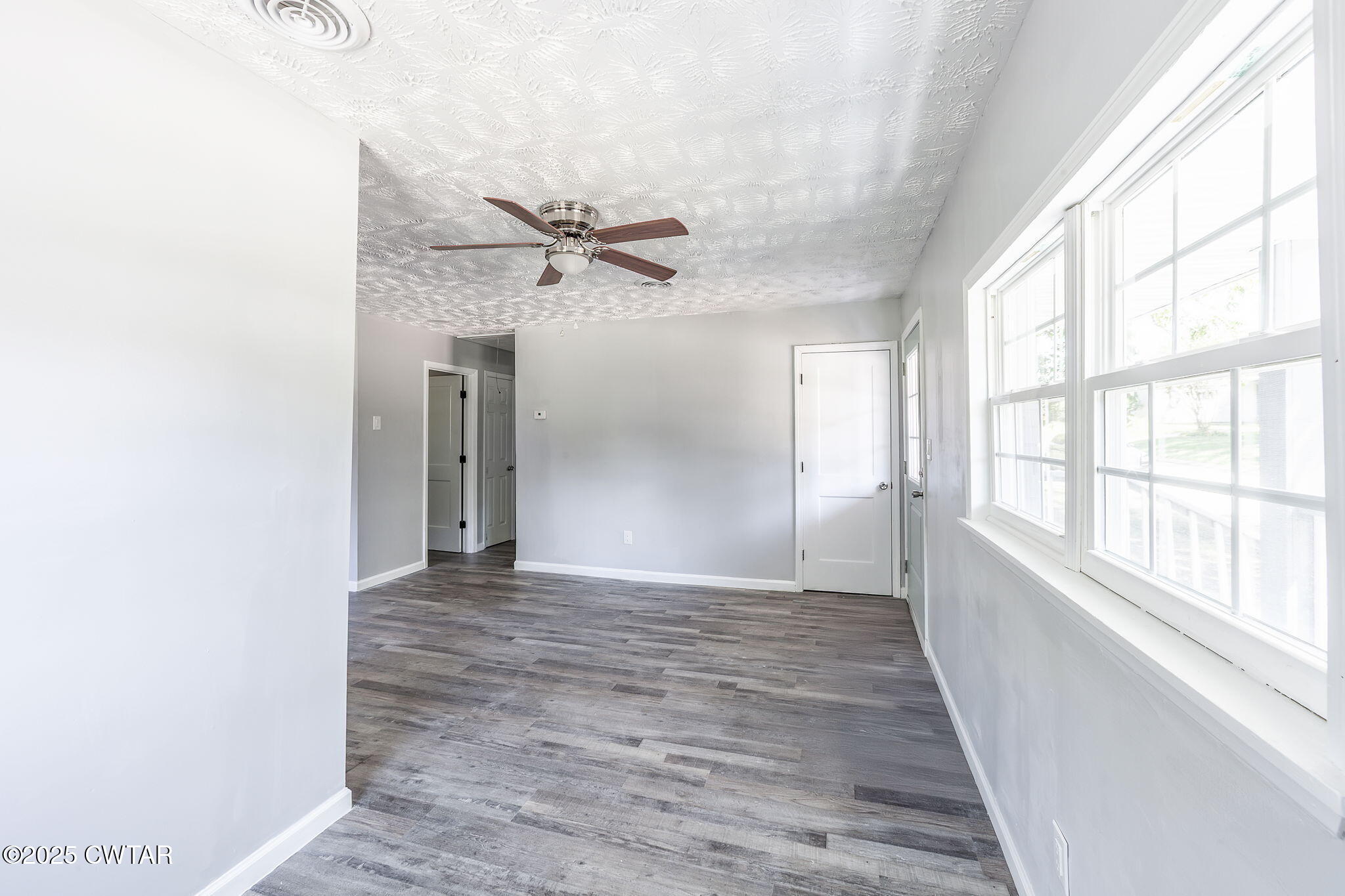 115 Neff Street Jackson, TN 38301 - Photo 8 of 23 a view of an empty room with a window