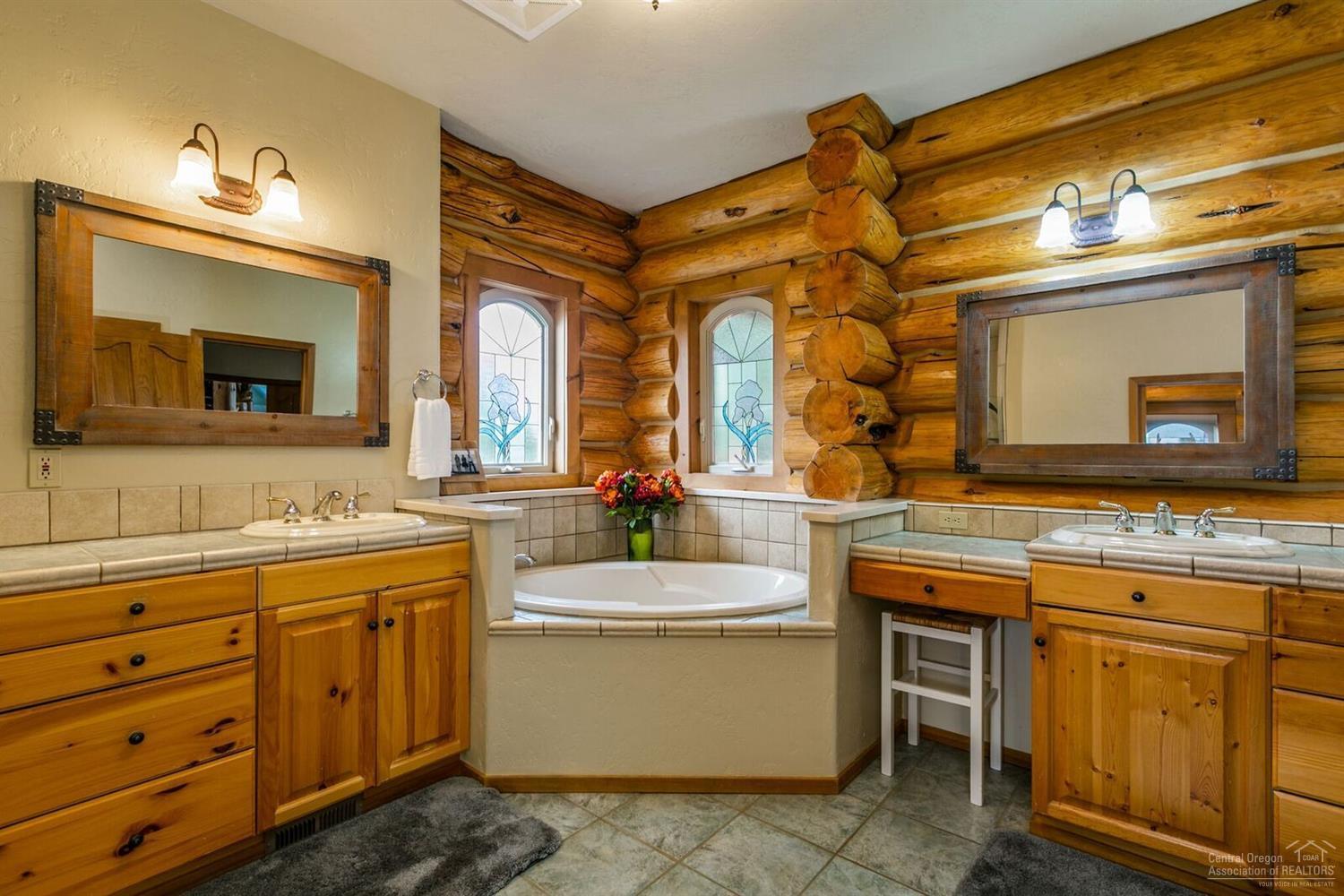 60405 Sun Ridge Bend, OR 97702 - Photo 10 of 25 Gallery Image 10