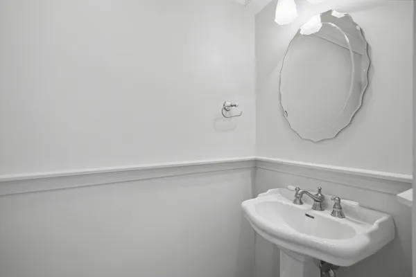 $2,400 | 1155 Dickinson Street, Unit 1155, Springfield, MA 01108