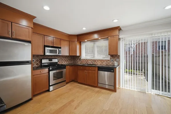 $2,400 | 1155 Dickinson Street, Unit 1155, Springfield, MA 01108