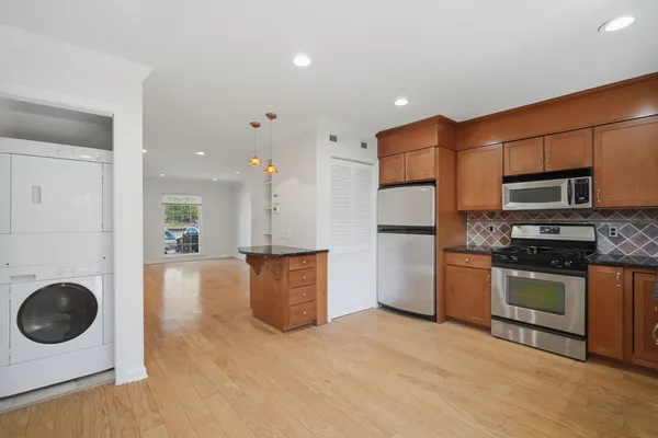 $2,400 | 1155 Dickinson Street, Unit 1155, Springfield, MA 01108