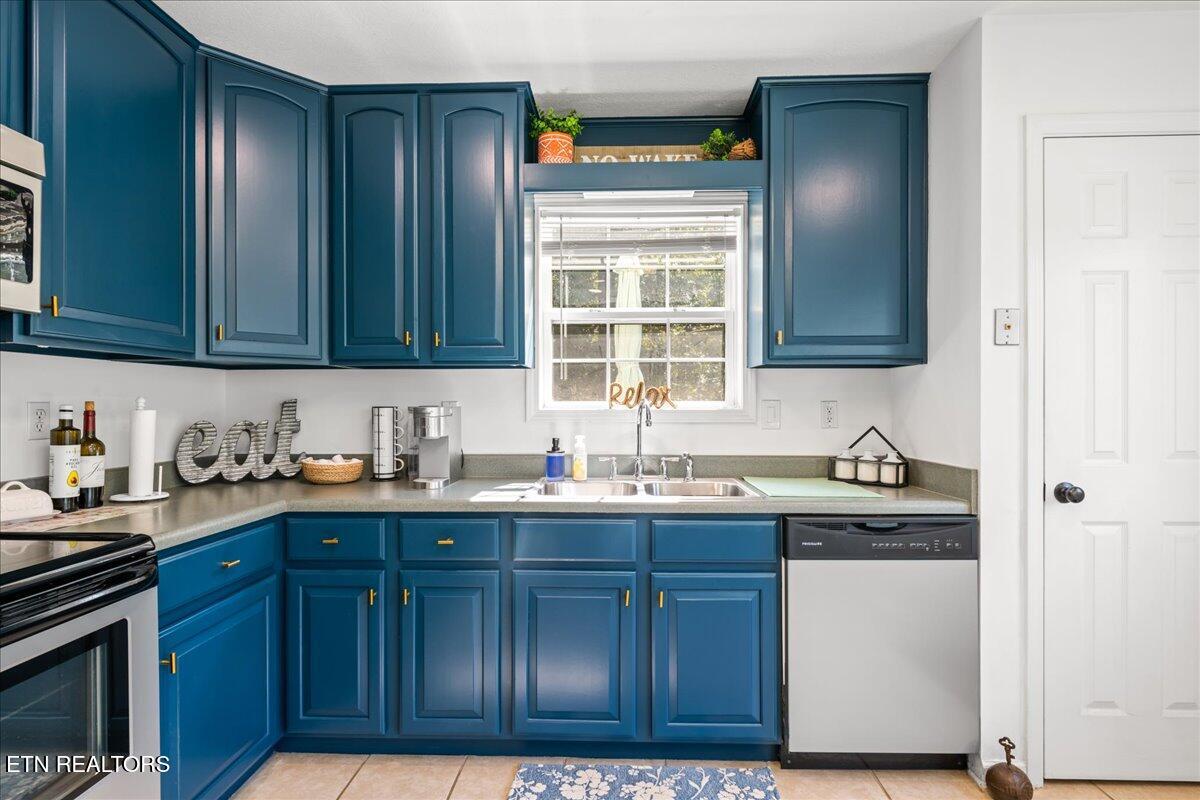804 Pine Hollow Road Jacksboro, TN 37757 - Photo 11 of 43 Kitchen
