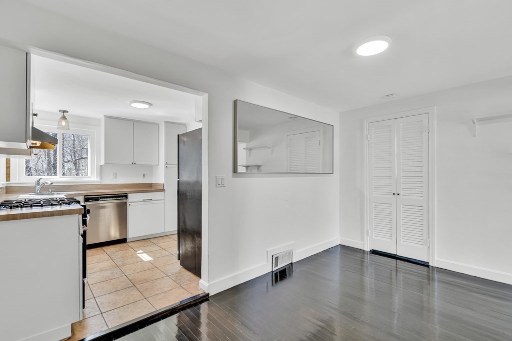 14 Nickerson Road Bedford, MA 01730 - Photo 8 of 19 Gallery Image 8