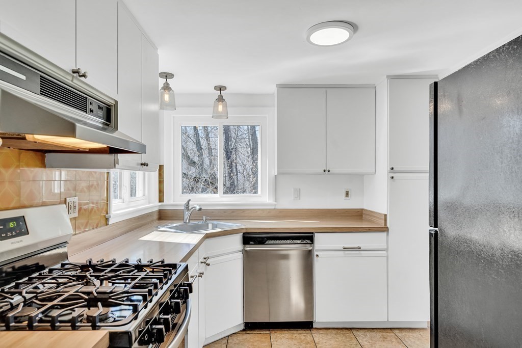 14 Nickerson Road Bedford, MA 01730 - Photo 9 of 19 Gallery Image 9