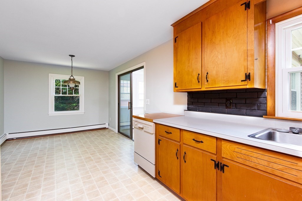 15 Colonial Road Medway, MA 02053 - Photo 13 of 39