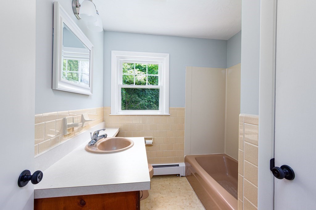 15 Colonial Road Medway, MA 02053 - Photo 19 of 39