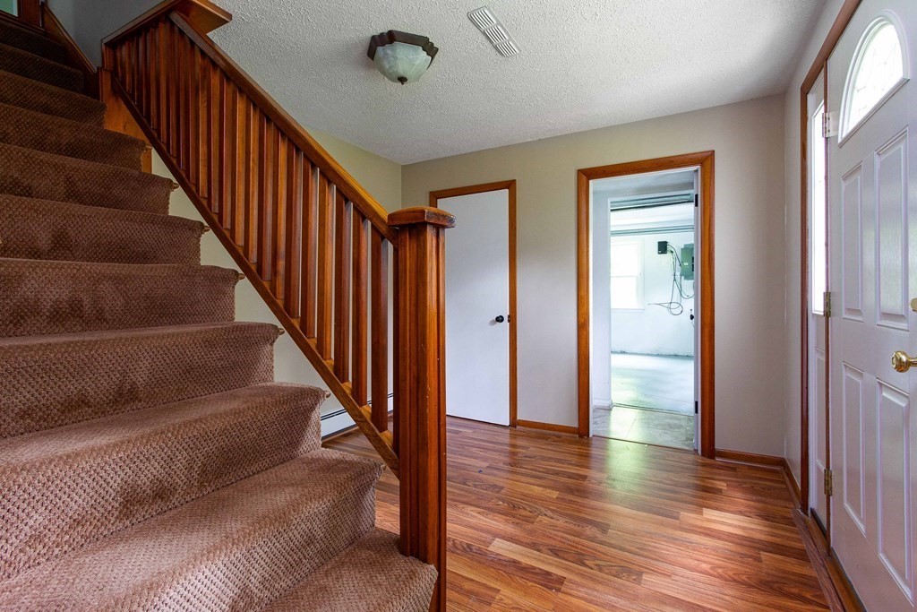 15 Colonial Road Medway, MA 02053 - Photo 3 of 39