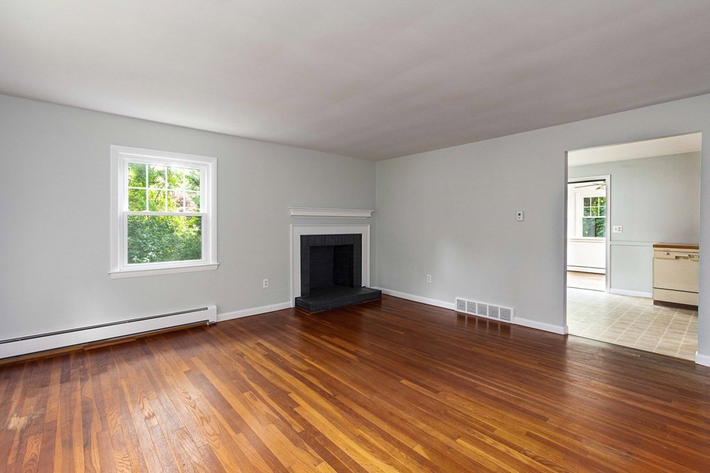 15 Colonial Road Medway, MA 02053 - Photo 4 of 39