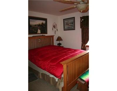 460 Moonridge Drive, Unit E2 Edwards, CO 81632 - Photo 9 of 12 a bed room with a bed and a television