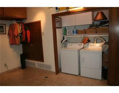 460 Moonridge Drive, Unit E2 Edwards, CO 81632 - Photo 10 of 12 a utility room with dryer and washer