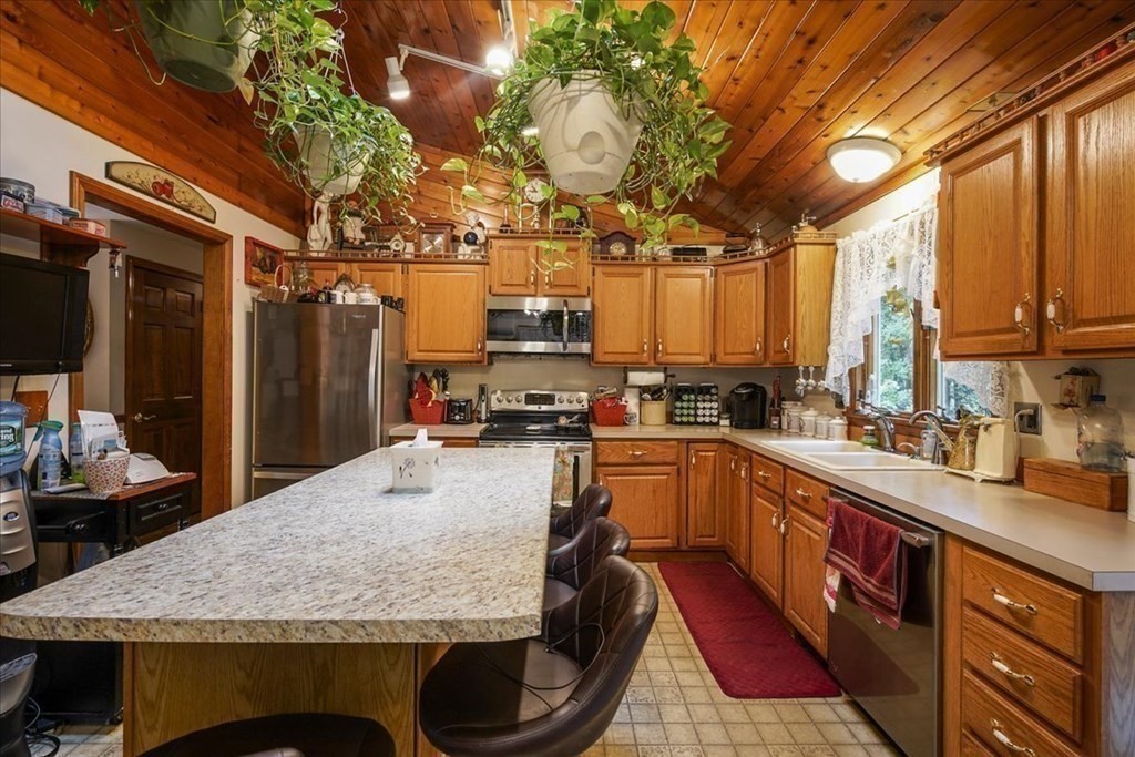605 Ryan Road Northampton, MA 01062 - Photo 11 of 35