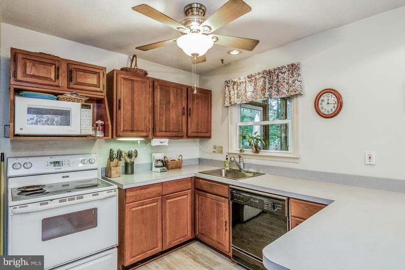 46 Holly Road Severna Park, MD 21146 - Photo 9 of 28 Kitchen