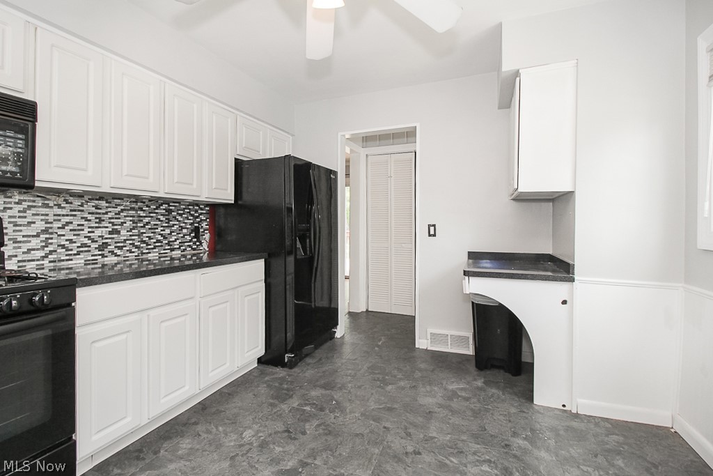 6401 Stumph Road Cleveland, OH 44130 - Photo 5 of 35