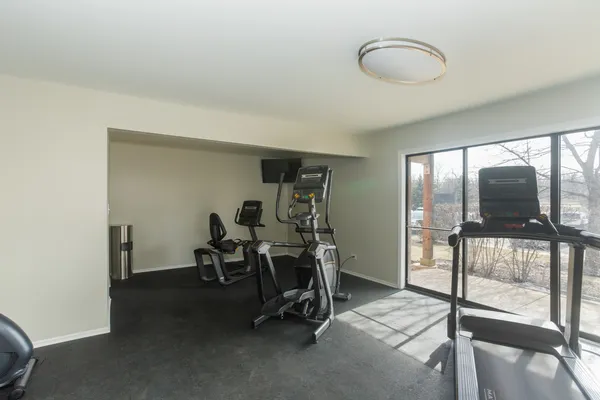 $1,695 | 4400 West Lake Avenue, Unit 203B, Glenview, IL 60026