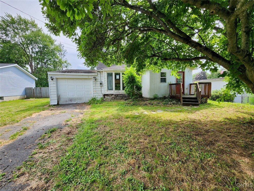 8241 Oswego Road Lysander, NY 13027 - Photo 2 of 18