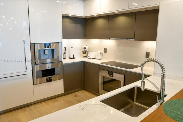 $22,500 | 15701 Collins Avenue, Unit 4403, Sunny Isles Beach, FL 33160