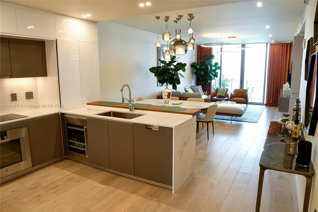 $22,500 | 15701 Collins Avenue, Unit 4403, Sunny Isles Beach, FL 33160