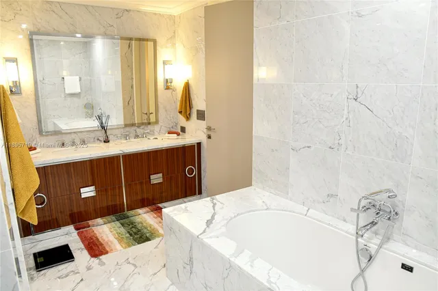 $22,500 | 15701 Collins Avenue, Unit 4403, Sunny Isles Beach, FL 33160