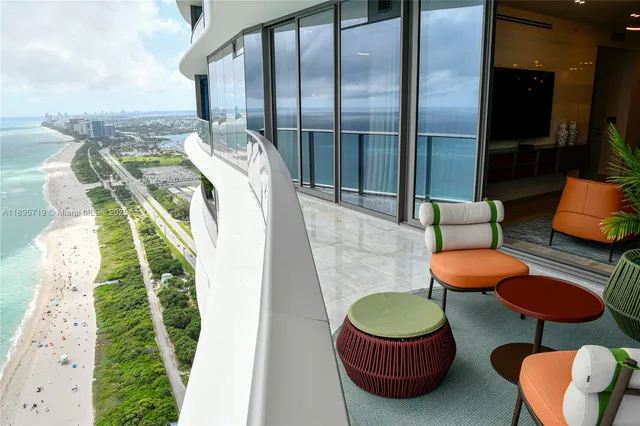 $22,500 | 15701 Collins Avenue, Unit 4403, Sunny Isles Beach, FL 33160