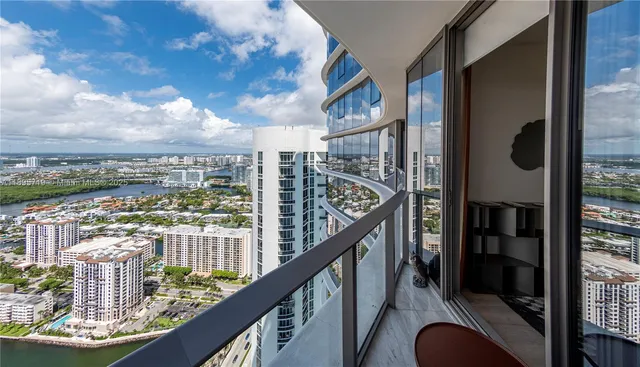 $22,500 | 15701 Collins Avenue, Unit 4403, Sunny Isles Beach, FL 33160