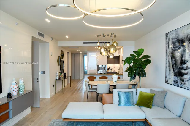 $22,500 | 15701 Collins Avenue, Unit 4403, Sunny Isles Beach, FL 33160