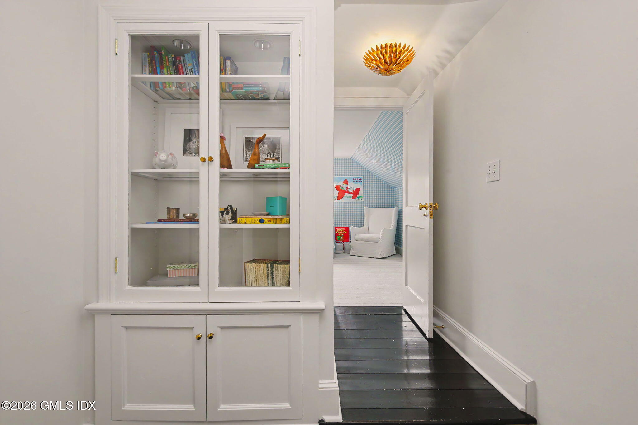 151 Stanwich Road Greenwich, CT 06830 - Photo 15 of 32 Landing