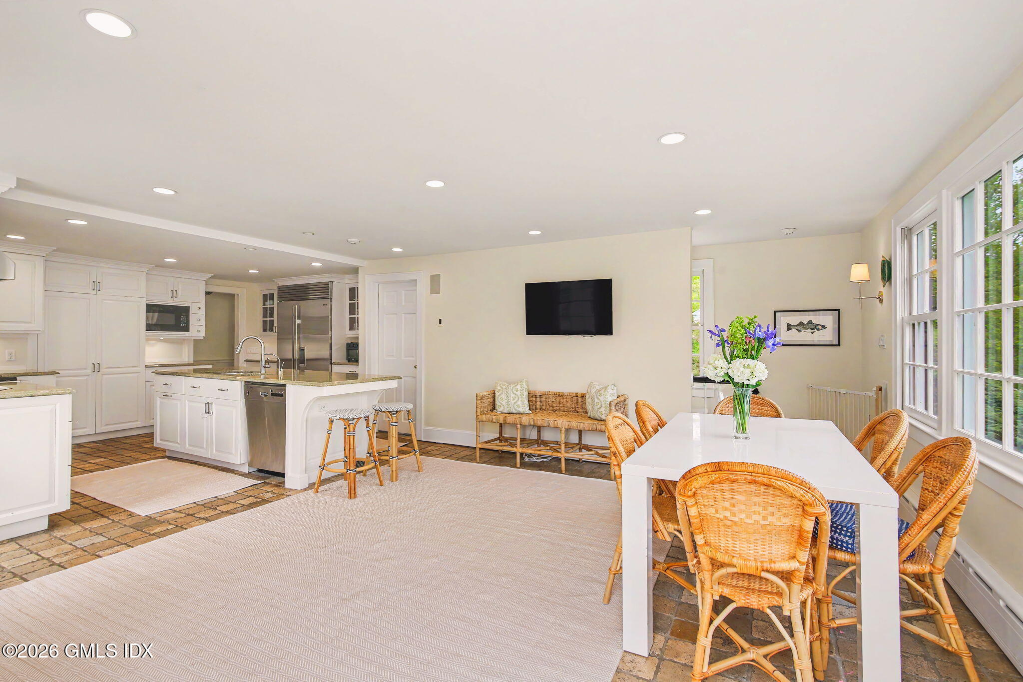 151 Stanwich Road Greenwich, CT 06830 - Photo 7 of 32 Eat in Kitchen