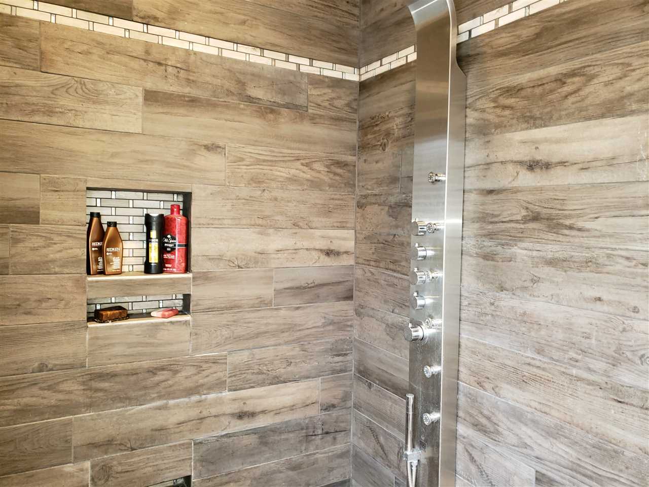 10410 North Church Road Davis, IL 61019 - Photo 8 of 25 a bathroom with a shower
