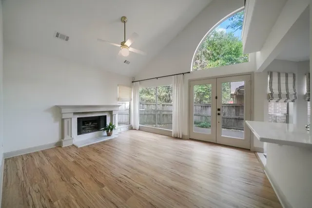 $3,200 | 31 Silver Canyon Place, The Woodlands, TX 77381