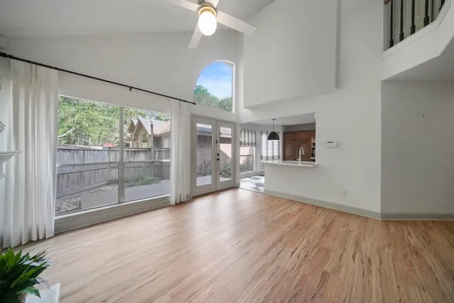 $3,200 | 31 Silver Canyon Place, The Woodlands, TX 77381