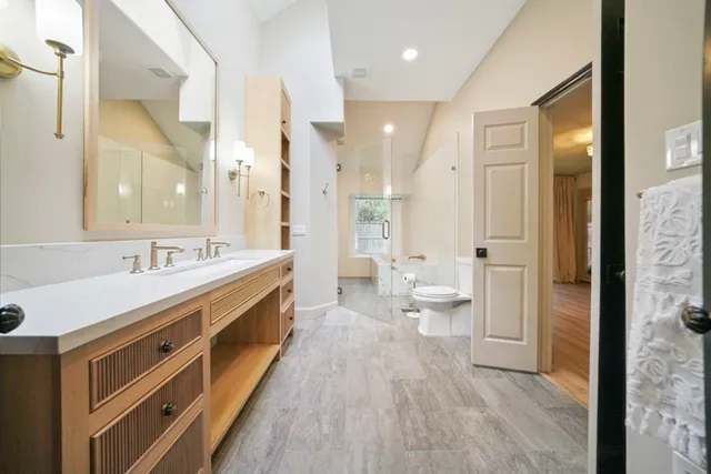 $3,200 | 31 Silver Canyon Place, The Woodlands, TX 77381