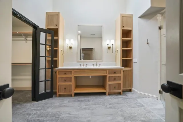 $3,200 | 31 Silver Canyon Place, The Woodlands, TX 77381