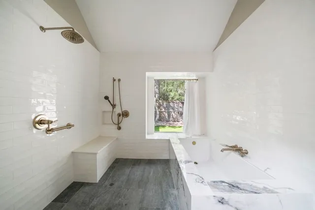 $3,200 | 31 Silver Canyon Place, The Woodlands, TX 77381