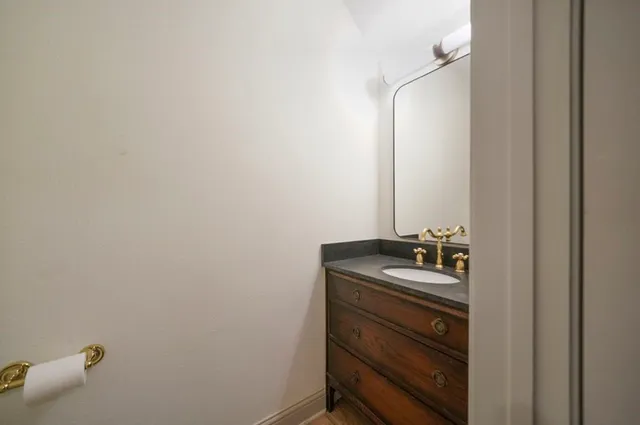 $3,200 | 31 Silver Canyon Place, The Woodlands, TX 77381