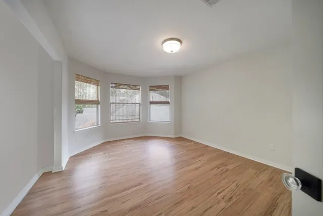 $3,200 | 31 Silver Canyon Place, The Woodlands, TX 77381